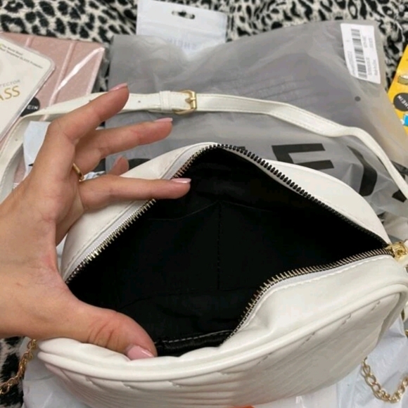 Just In🌸 Chervon Crossbody purse. Women's - Picture 6 of 15